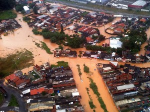 প্রবল বর্ষণে ব্রাজিলের সাও পাওলে ভয়াবহ বন্যা ও ভ‚মিধস দেখা দিয়েছে, ডুবে গেছে অনেক গুরুত্বপূর্ণ স্থাপনা। 