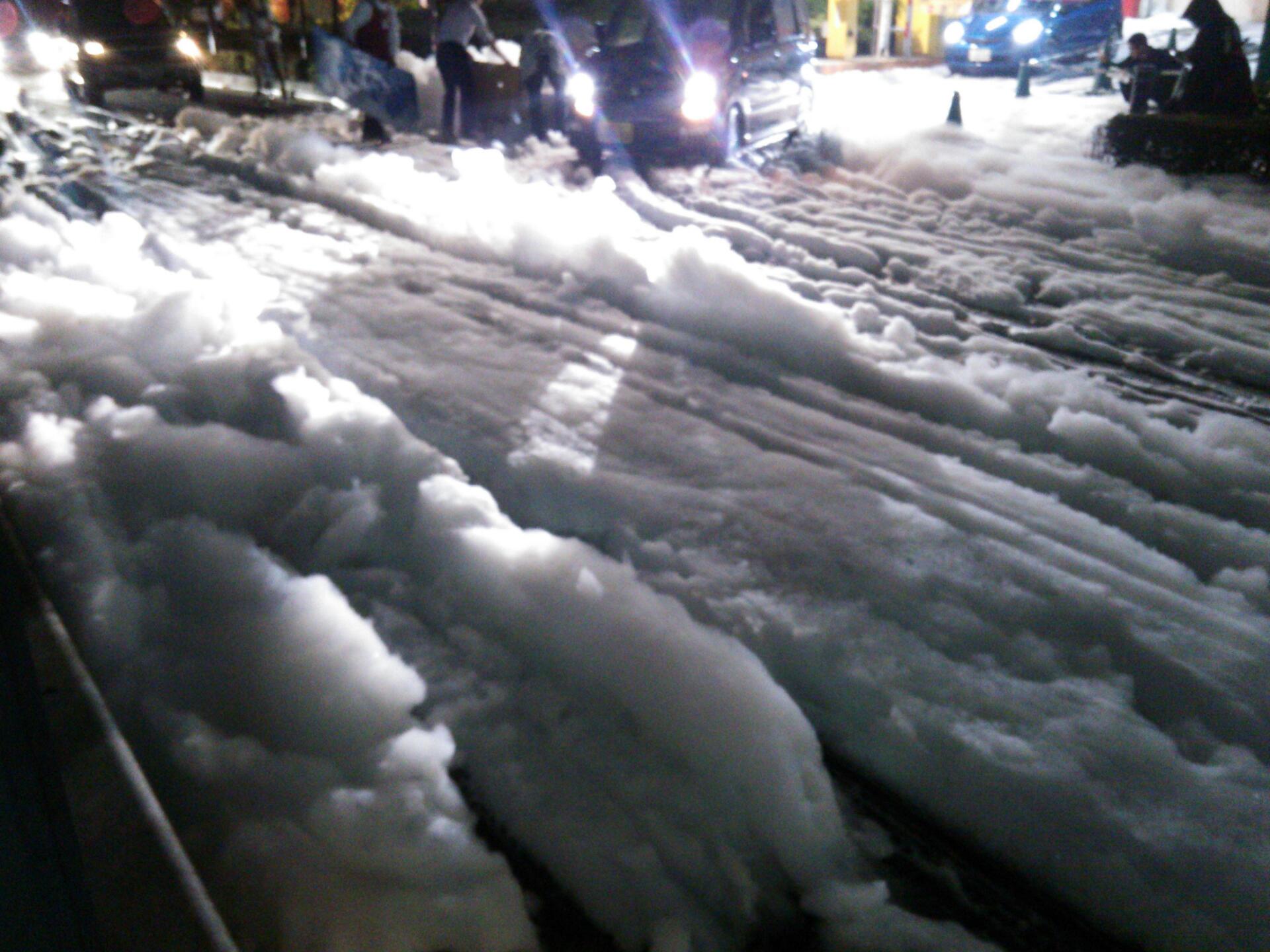 The streets of the Japanese city of Fukuoka after the earthquake was covered with foam3
