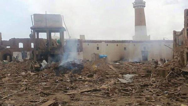 সৌদি আরবের বোমা হামলার পরে বিক্ষত ইমাম আল হাদি মসজিদ 