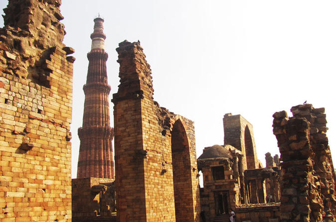 qutub-minar-and-mehrauli-in-new-delhi-191875
